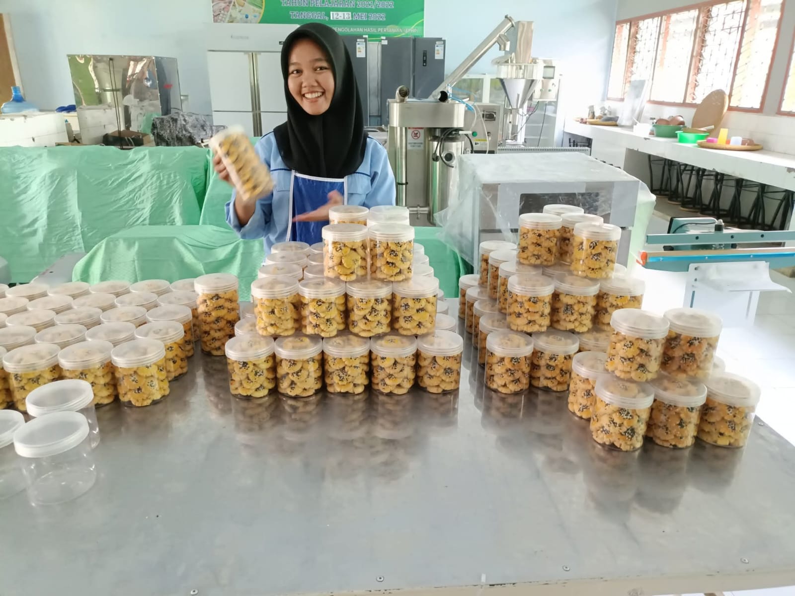 Kegiatan produksi di unit produksi sekolah
